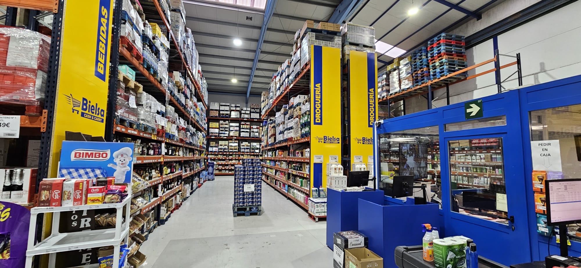 Interior de Bielsa Cash & Carry